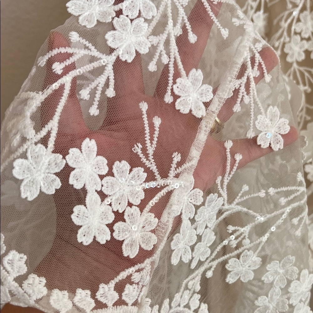 Elegant Floral Dress in Cream and White - Picture 8 of 10
